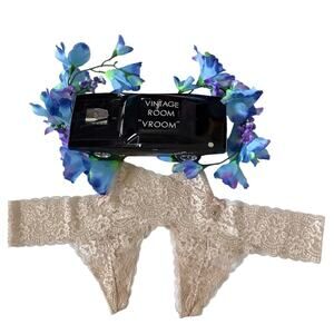 Skarlett Blue NWOT Cream Lace Thongs Bundle Women L